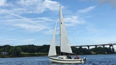 Billede af sejlbåd i vandet ved Vejle Fjord